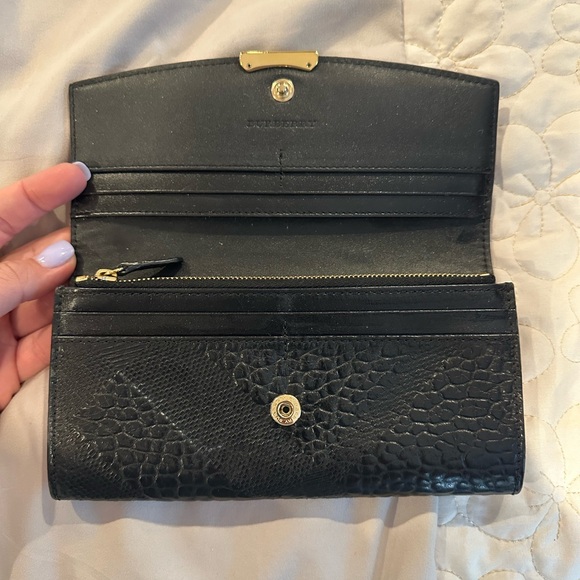 100% Authentic Leather Burberry Wallet - Picture 2 of 4
